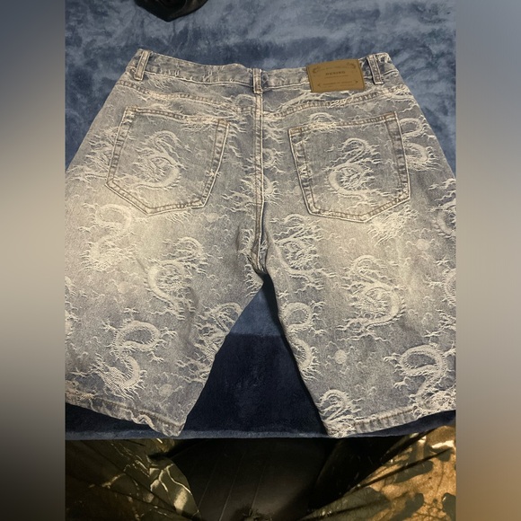 Dragon Stitching Jean Shorts - Picture 6 of 9